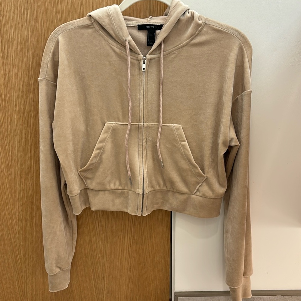 Athletic jacket/pine bark